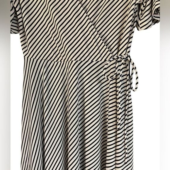 &M Black and White Striped Jersey Wrap Dress Size Small NWT 7 0471 - Picture 5 of 8